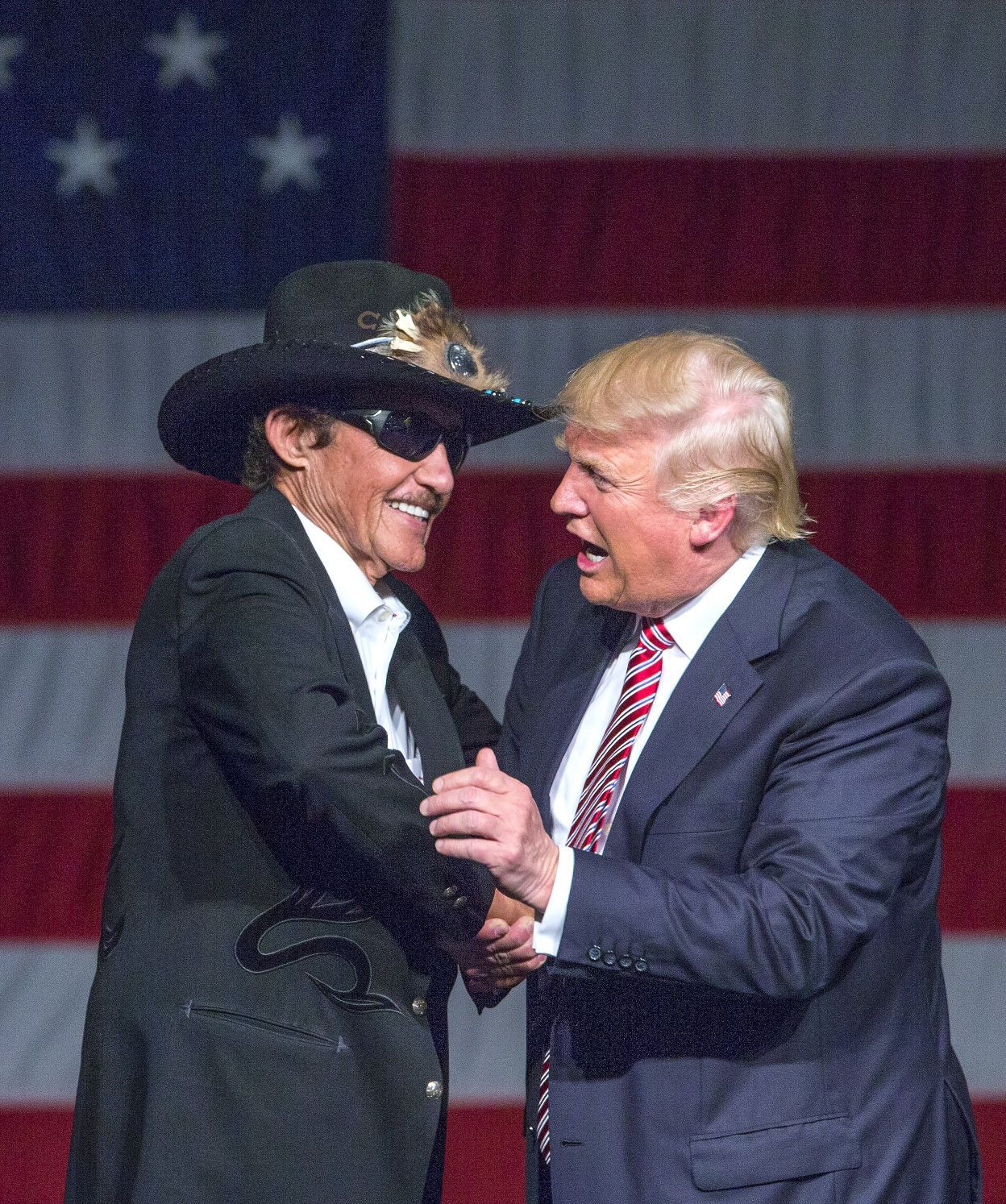 20160615g_nws_trump_petty shakes